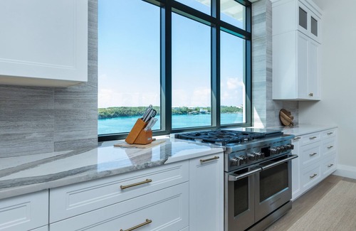 Staniel Cay Villa | LUXE: RENT 3 WAYS:ENTIRE ESTATE, UPPER or LOWER LEVEL. EACH HAS PRIVATE ENTRANCE