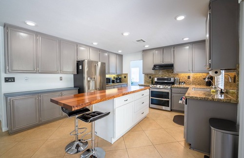 El Cajon House | Luxe Resort Style Home Stunning 8 Beds with Pool