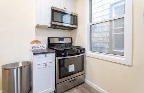 New Rochelle Apartment | Luxe Retreat 2 Bedroom Hideaway Minutes from NYC