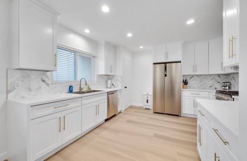 Fullerton House | Luxe Retreat · Disneyland + OC Main Attractions!
