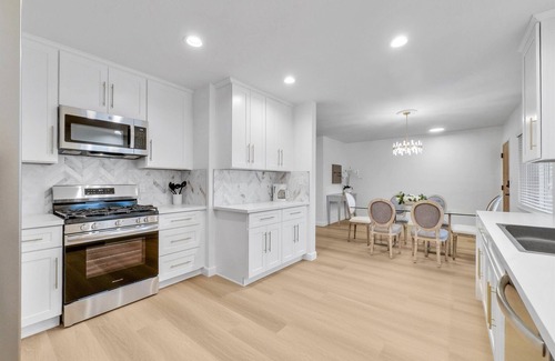 Fullerton House | Luxe Retreat · Disneyland + OC Main Attractions!