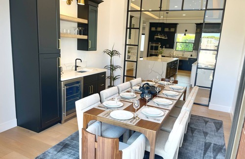 Arts District House | +LUXE Retreat just steps from Old Town Scottsdale! Pool, Spa, Outdoor Oasis +