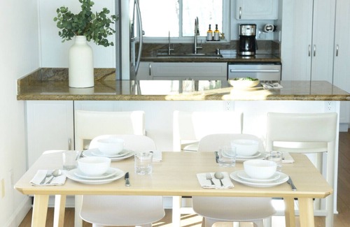 Malibu House | Luxe Retreat | Mins to Santa Monica + Palisades | Pet-Friendly