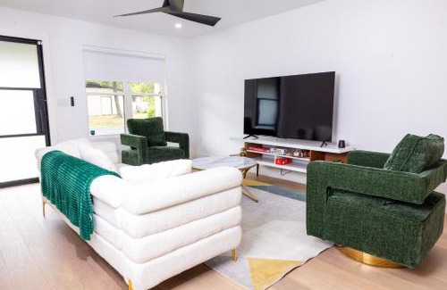 Windsor Park House | Luxe Retreat, Modern Gem with Private Backyard Oasis