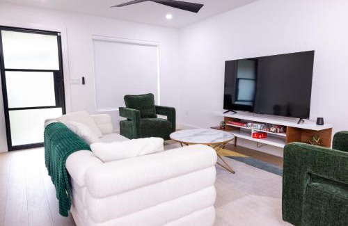 Windsor Park House | Luxe Retreat, Modern Gem with Private Backyard Oasis
