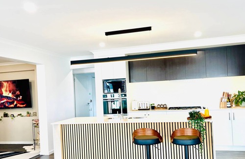 Rokeby House | Luxe Retreat with Spa - Near airport & CBD