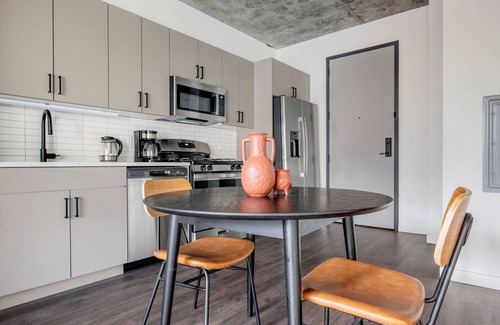 River North Apartment | Luxe River North 1BR w/Pool & Fitness Area, 1 Block to L, by Blueground