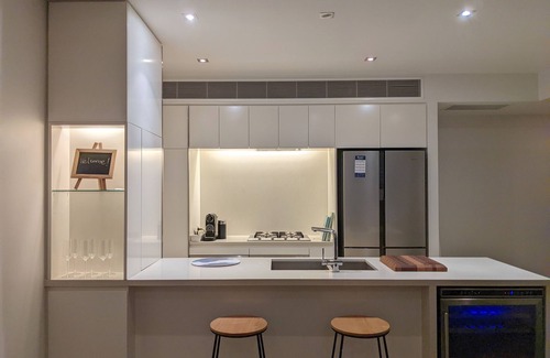 West End Apartment | Luxe riverfront apartment with pools, parking, gym
