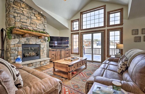 Pole Creek House | Luxe Rocky Mtn Retreat with Hot Tub - By Winter Park