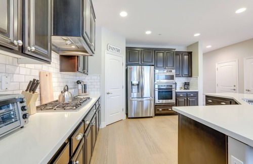 Roseville House | Luxe Roseville Home w/Pool & Hot Tub!
