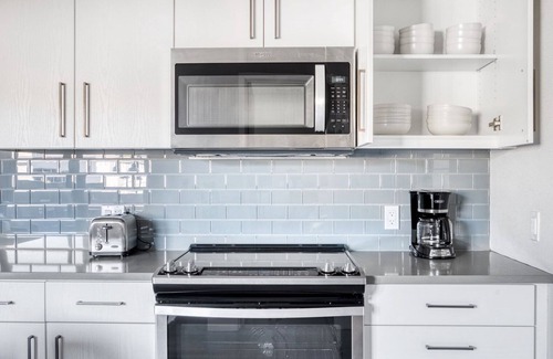 San Carlos Apartment | Luxe San Carlos 2BR w/Gym, Pool & BBQ, walk to Caltrain, by Blueground