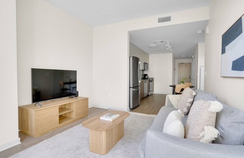 Downtown San Jose Apartment | Luxe San Jose 1BR w/Gym & Pool, good access to 280 & 101, by Blueground