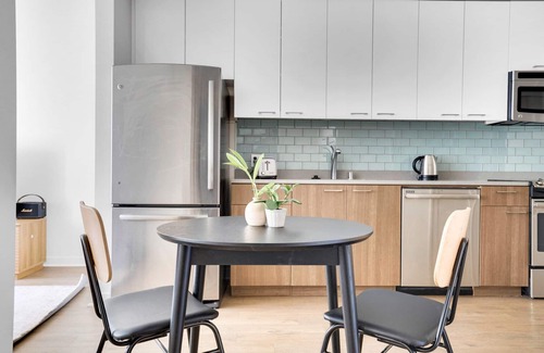 Downtown San Jose Apartment | Luxe San Jose 1BR w/Gym & Pool, good access to 280 & 101, by Blueground