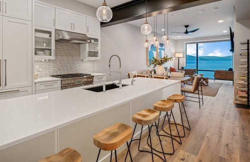 Sandpoint Condo | Luxe Seasons 8 Condo | Lake, Rooftop Bar, Hot Tub, Marina, Spa