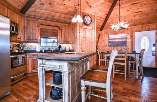 Banner Elk Cabin | Luxe | Ski-In/Out | Hot Tub | Panoramic Views | Sleeps 10 | Beech Mtn