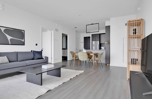 South Loop Apartment | Luxe South Loop 2BR w/Spa, Pool & Gym next to Grant Park, by Blueground