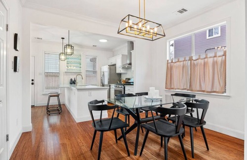 East Cesar Chavez House | Luxe Spa Guesthouse - Walk to Downtown!