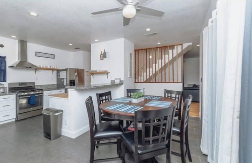 Southeastern Sacramento House | Luxe spacious 3BR in Oak Park Sacramento!
