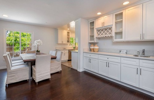 Tarzana House | Luxe Spacious Home in Tarzana