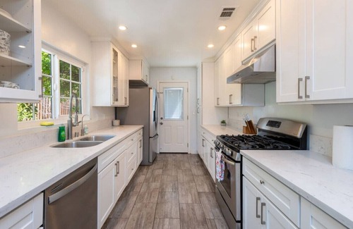 Tarzana House | Luxe Spacious Home in Tarzana
