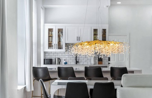 West Town House | Luxe Spacious SFH in Bucktown w/Secure Parking