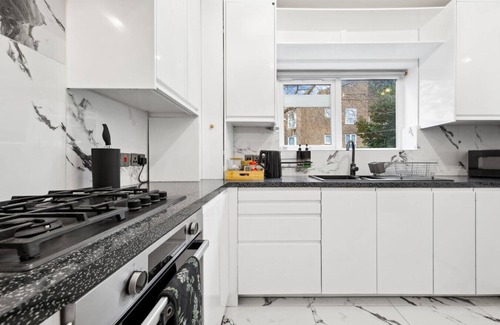 West Putney House | Luxe Stays - Sleeps 7 - Jacuzzi