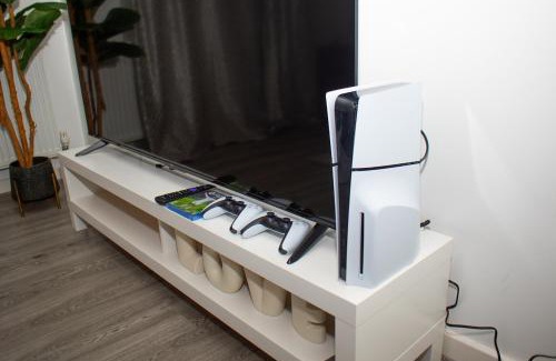 Belle Vue House | Luxe stylish stay in central Manchester