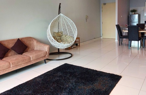 Bukit Indah Apartment | Luxe Suites at Skyloft
