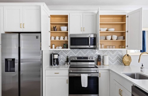 Downtown Wilmington Boat Rental | Luxe @ The Cove Riverwalk Villas