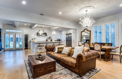 Uptown House | ★ Luxe Thomas Mansion ★ | hot tub, pool, fire pit!