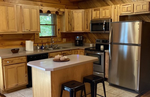Laurelville Cabin | LUXE TWO | ANTLER'S GROVE *HOCKING HILLS* CLOSE TO EVERYTHING! HOT TUB, FIREPLACE,GAME ROOM,FIRE PIT