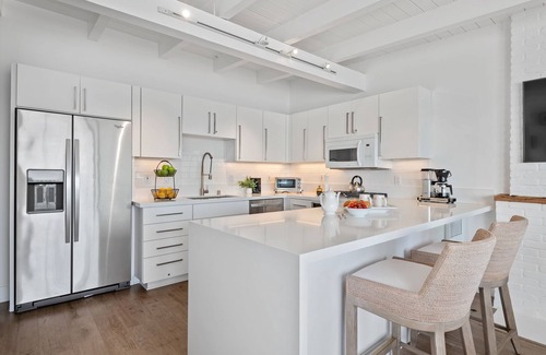 Montecito House | Luxe Upper Beachfront Bliss with Balcony and Unobstructed Ocean Views!