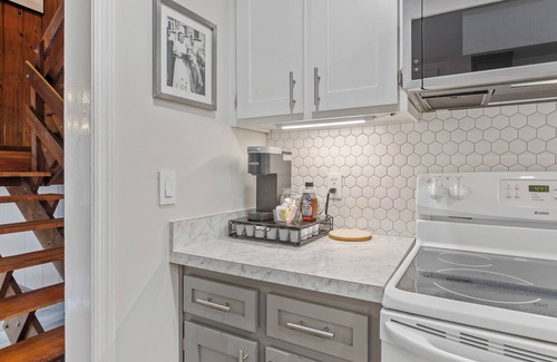 Tallahassee House | Luxe Urban Lodge - KingBed - Private Patio - FSU - TMH - Downtown