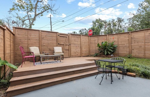 Tallahassee House | Luxe Urban Lodge - KingBed - Private Patio - FSU - TMH - Downtown