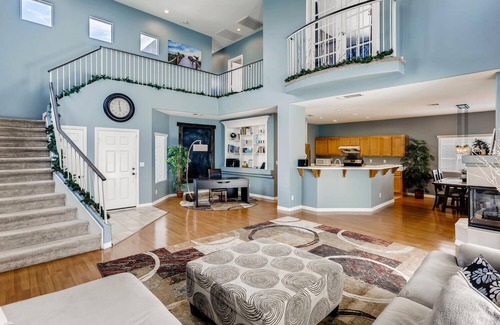 Spring Valley House | Luxe Vegas Oasis - Sleeps 10 - 5 Plush Beds - 15 min from Strip