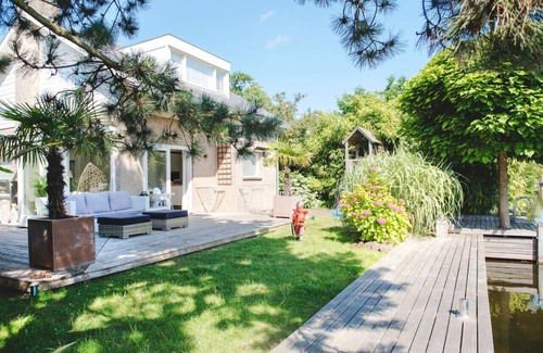 Vinkeveen House | Luxe Villa op Rustige Locatie. Boothuur Optioneel