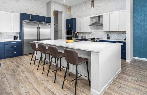 Loughman House | Luxe Villa w/Golf Simulator, Builder BR, Theater, Game Loft & Gym - Near Disney