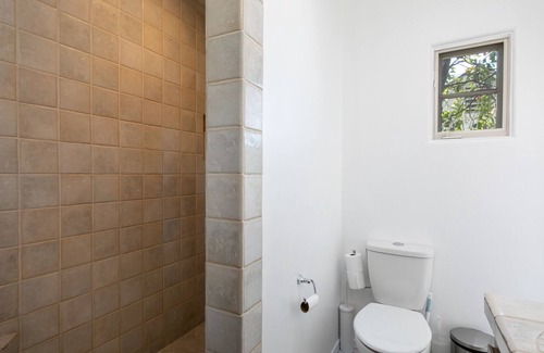 Altadena House | Luxe Villa with Private Pool, Hot Tub, Fireplace, WiFi, Central AC - Dogs OK