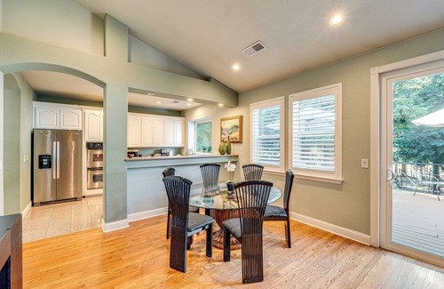 Loomis House | Luxe Vineyard Villa w/Views & Fire Pit in Loomis!