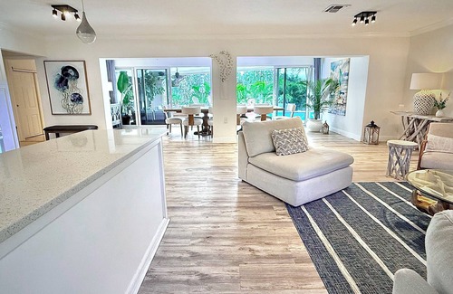 Central Fort Lauderdale House | LUXE Waterfront! Htd Pool HotTub Kayaks n3ml to Beach/Las Olas Blvd. Sleeps 11