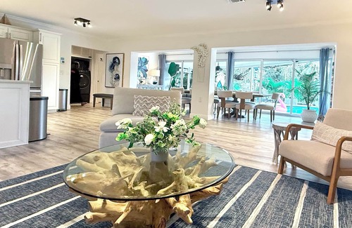 Central Fort Lauderdale House | LUXE Waterfront! Htd Pool HotTub Kayaks n3ml to Beach/Las Olas Blvd. Sleeps 11