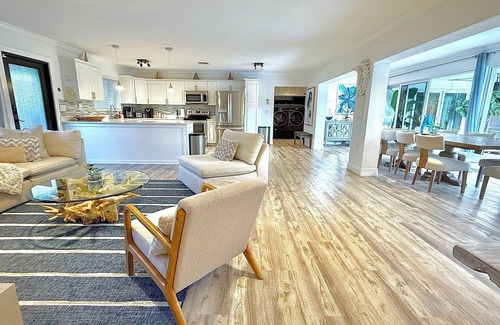 Central Fort Lauderdale House | LUXE Waterfront! Htd Pool HotTub Kayaks n3ml to Beach/Las Olas Blvd. Sleeps 11
