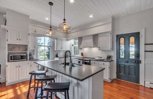 Bridgeton House | Luxe WATERFRONT Home - Welcome to The Foxtail