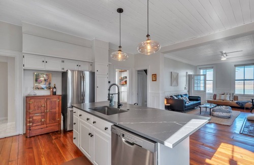 Bridgeton House | Luxe WATERFRONT Home - Welcome to The Foxtail