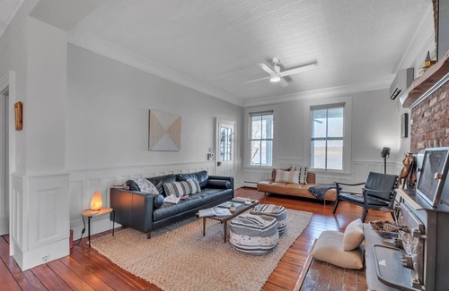 Bridgeton House | Luxe WATERFRONT Home - Welcome to The Foxtail