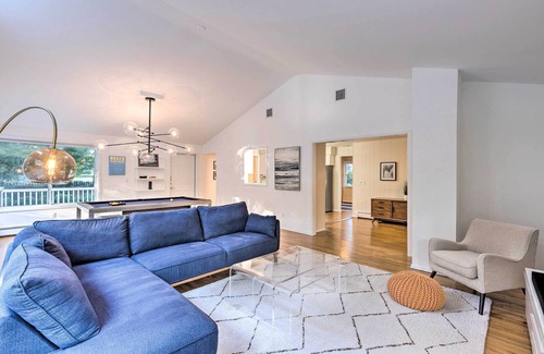 Westhampton Beach House | Luxe Westhampton Beach Home w/Pool & Hot Tub