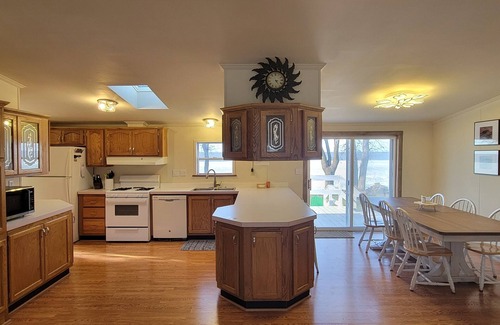 Door County Cottage | Luxemburg Beachfront Cottage – 120ft Private Beach
