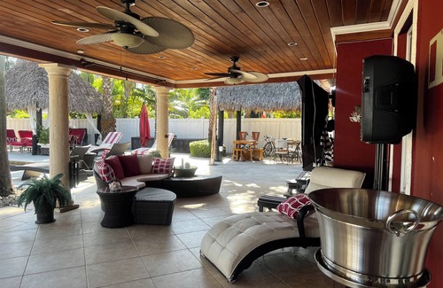 Ludlam Apartment | 🌴LuxeOasis:TropicStyleEdition🌴