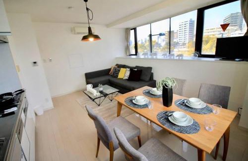 Minami Ward Apartment | Luxes - 10 min Hiroshima Station & 2BR Up to 10p