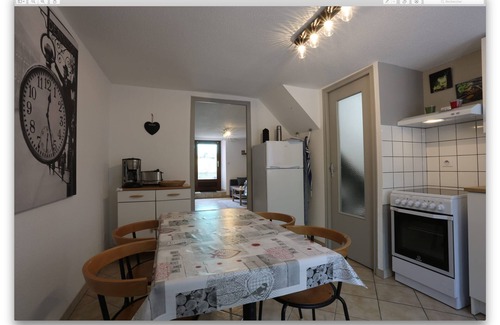 Luxeuil-les-Bains Apartment | Luxeuil center ⭐Calme⭐Parking⭐Idéal Curists/Professionals